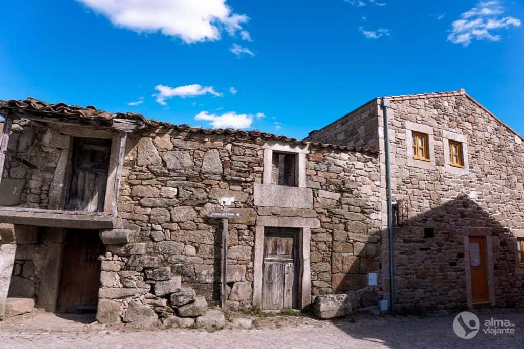 Casas de piedra en Picote