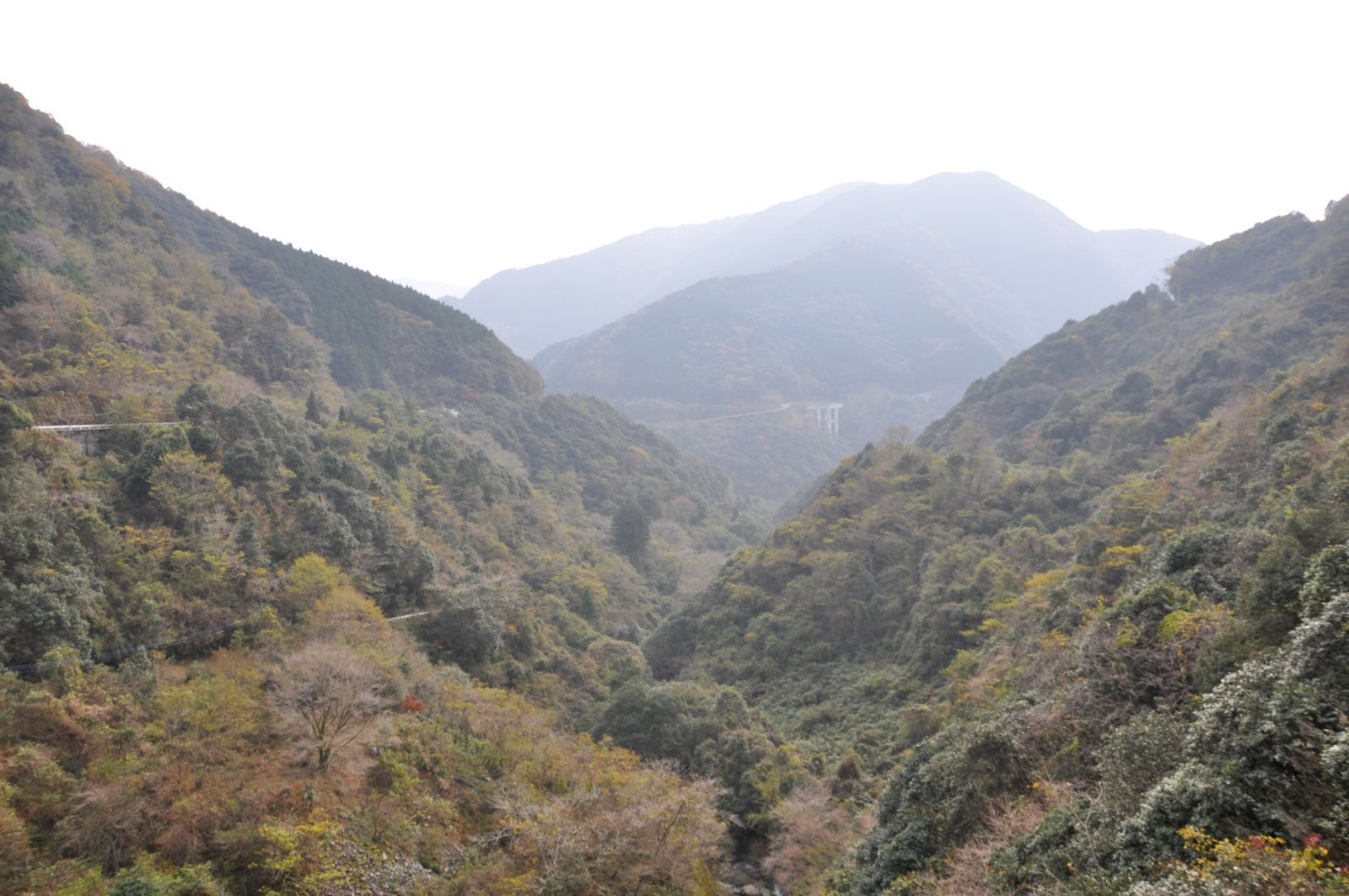 Vista de las remotas montañas de Gokanosho en la isla de Kyushu