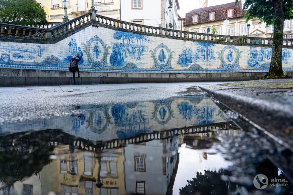 Qué ver en Viseu: tile panel by Joaquim Lopes