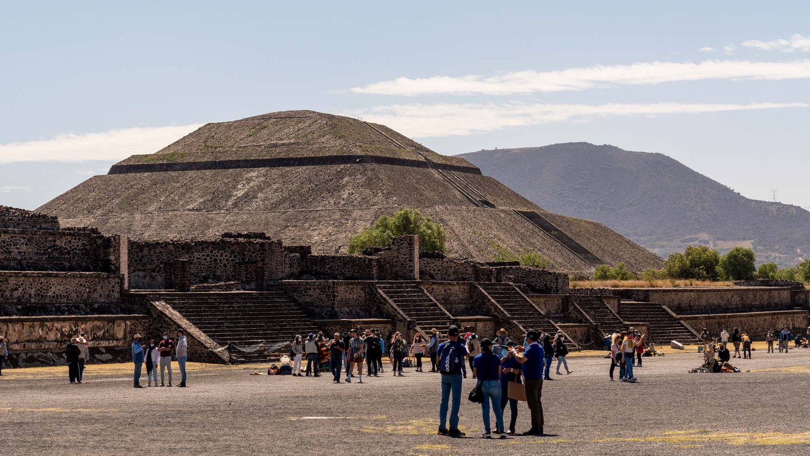 Visitando las famosas pirámides de Teotihuacán
