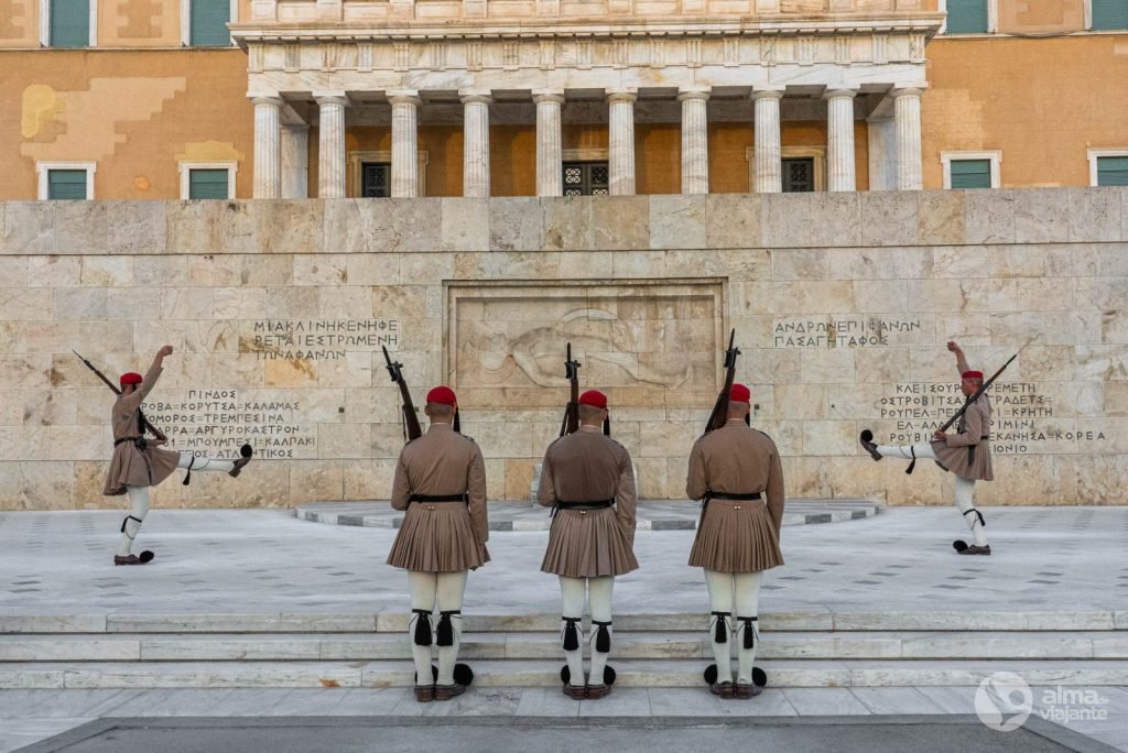 Qué hacer en Atenas: rendición de la Guardia en la plaza Syntagma