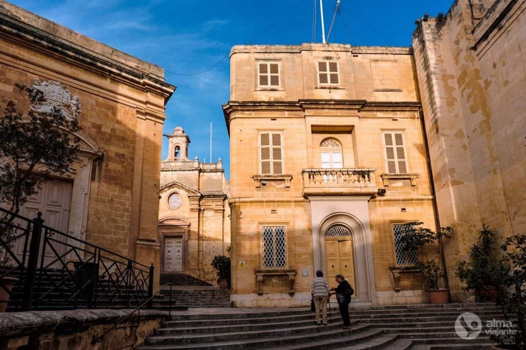 Vittoriosa (Birgu), cerca de La Valeta