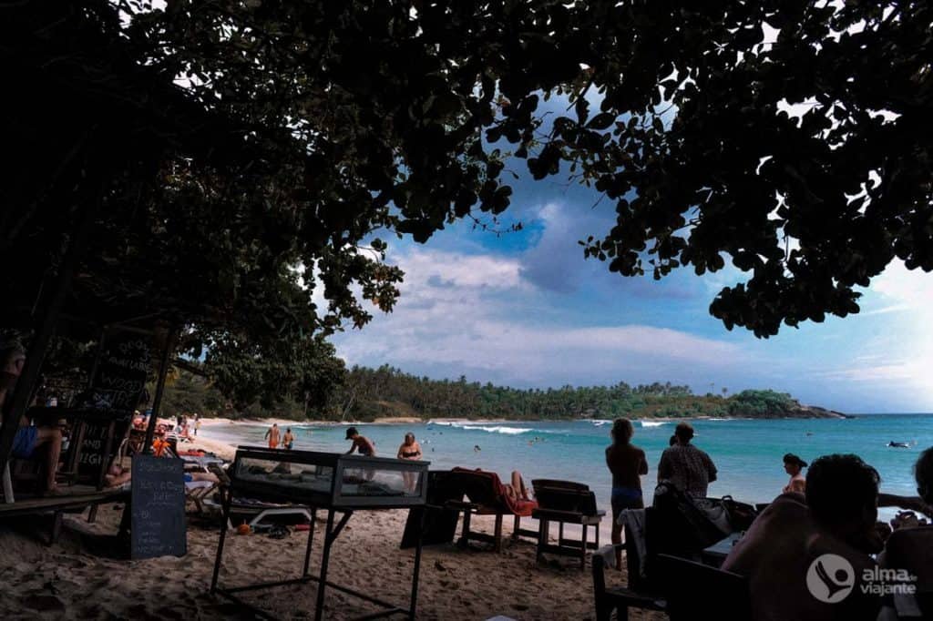 Restaurantes en la playa de Hiriketiya, Sri Lanka
