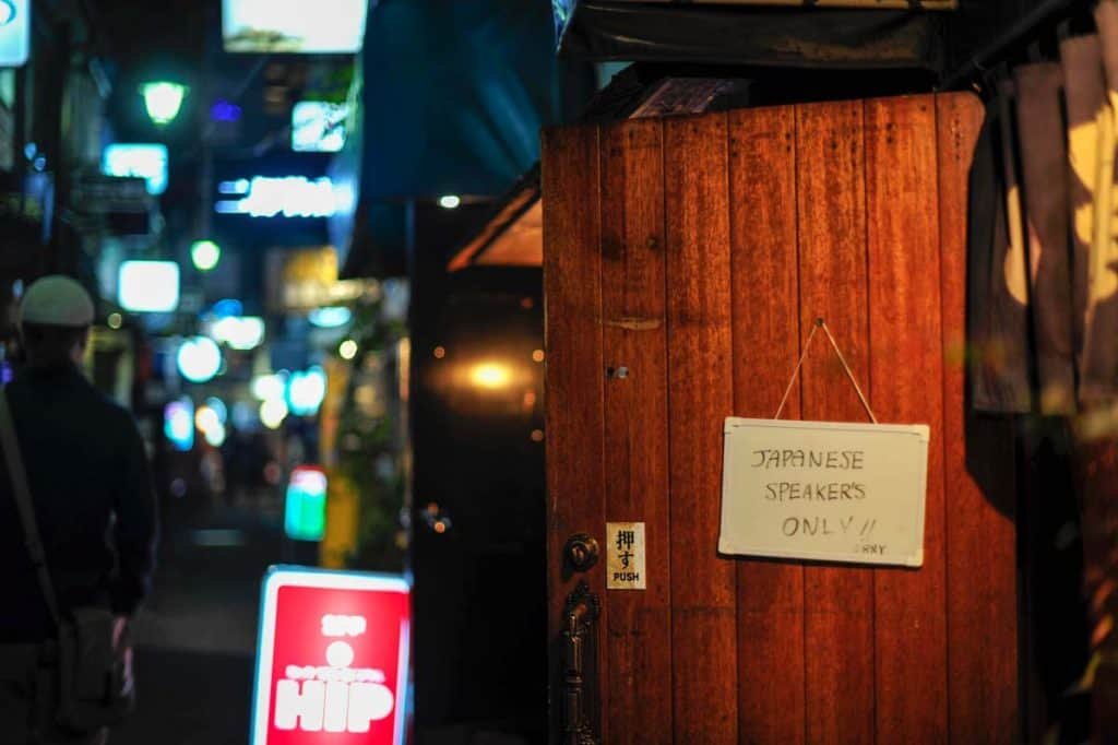 Bar en Golden Gai para japoneses