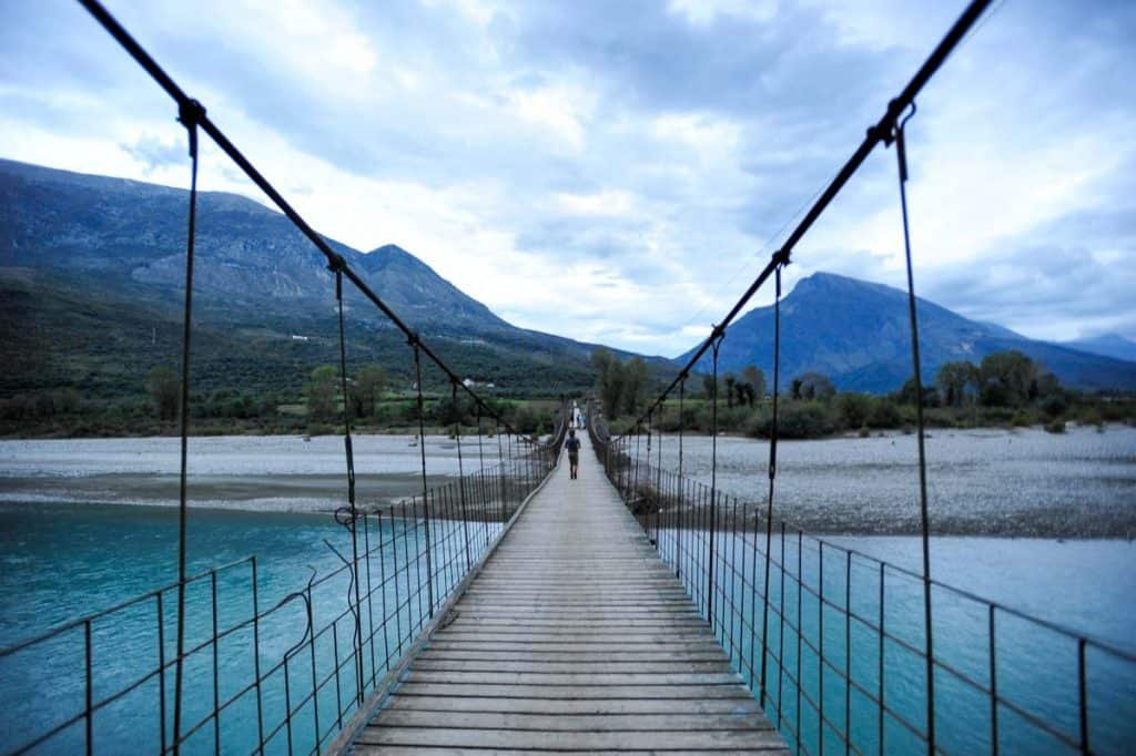 Puente peatonal Tepelene Albania