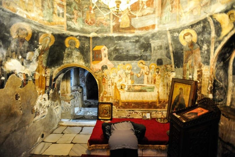 Un peregrino en el monasterio de San Naun, Ohrid