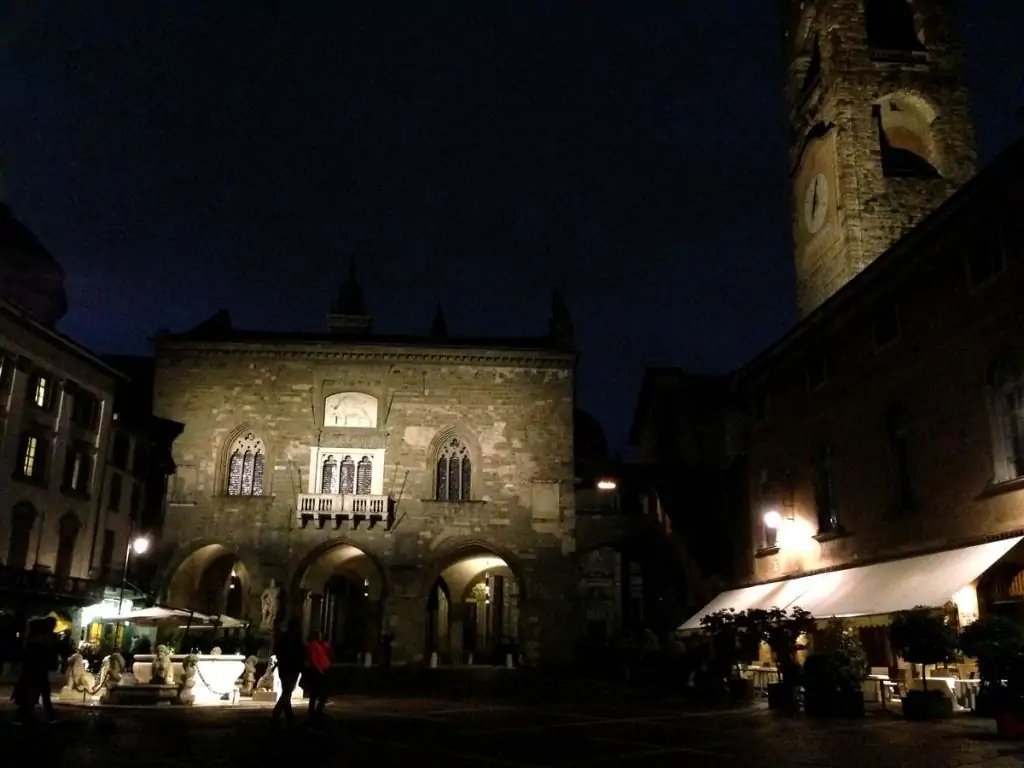 Qué hacer en Bergamo: Visite Piazza Vecchia