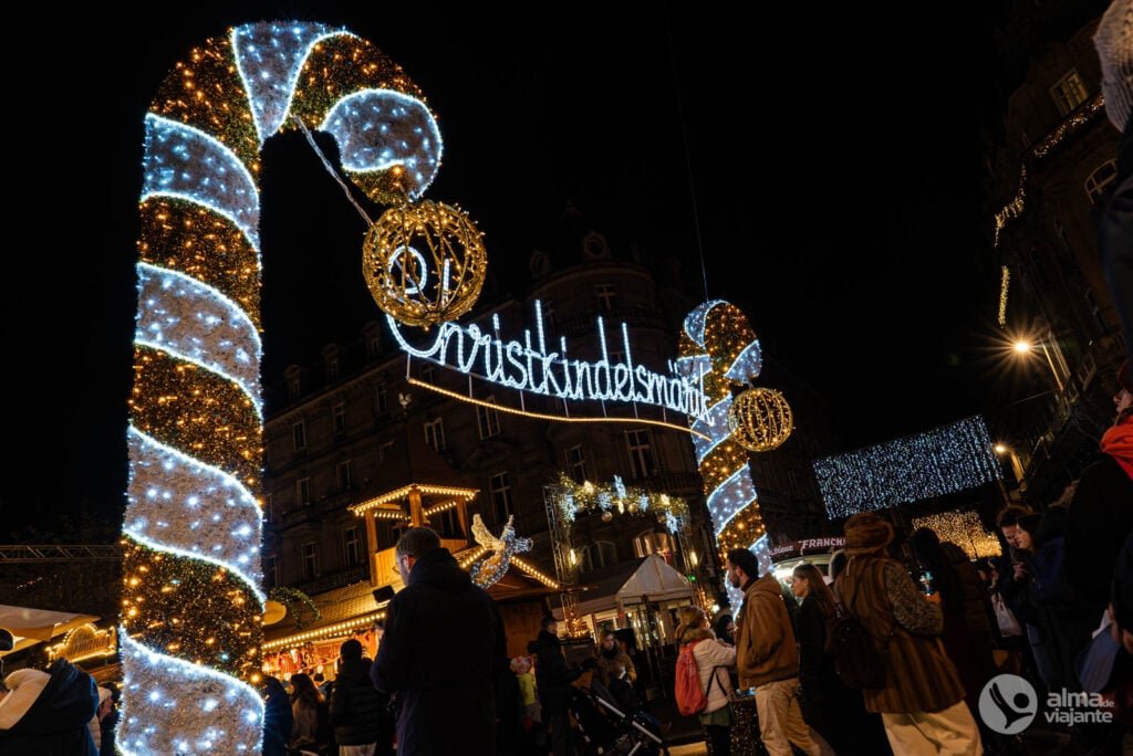 Christkindelsmärik en Broglie Square, Estrasburgo