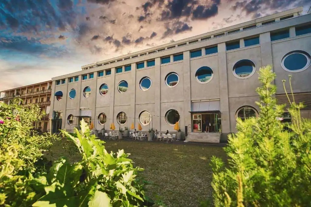 Diseño de silo y albergue boutique