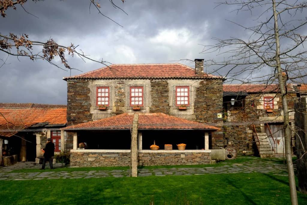 Casario en el pueblo de Quintandona, Penafiel