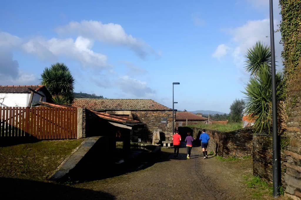 Residentes que juegan en Quintandona
