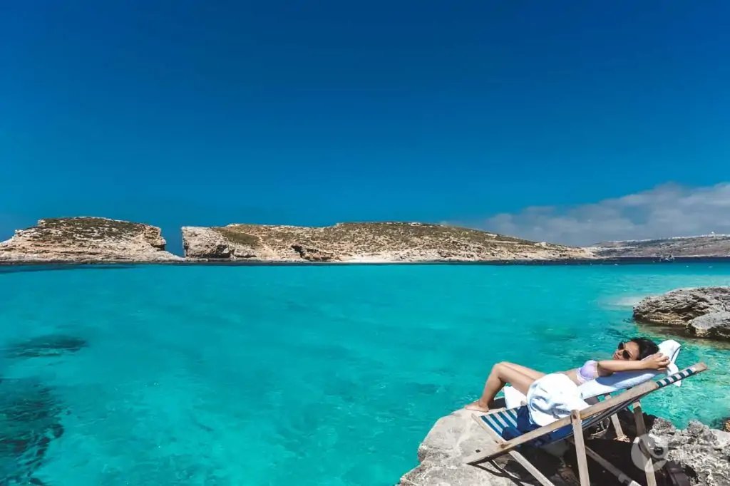 Turista en la Laguna Azul