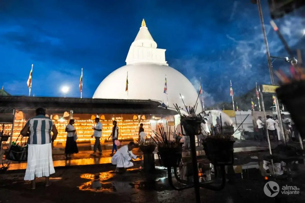 Mira la puja en Kataragama