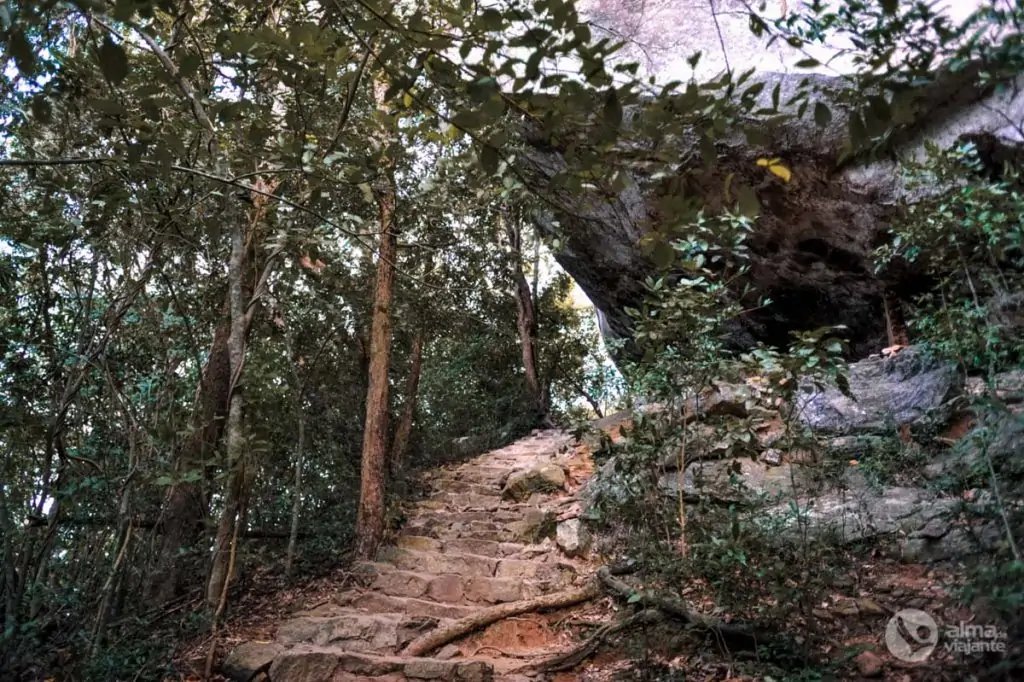 Sendero en Pidurangala, Sigiriya