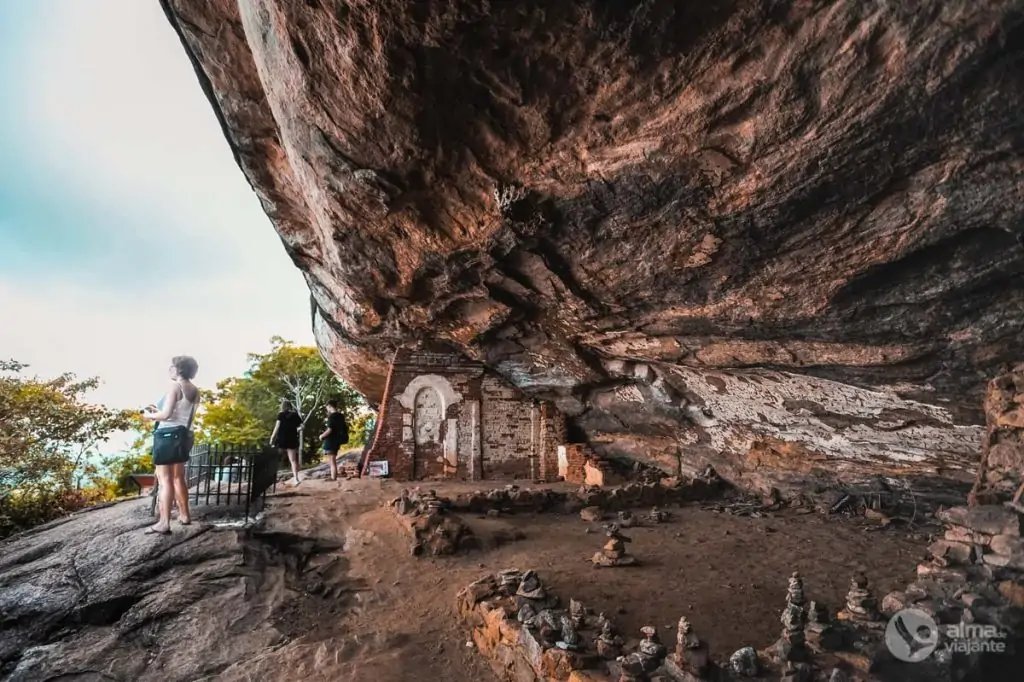 Cueva en Pidurangala Sri Lanka