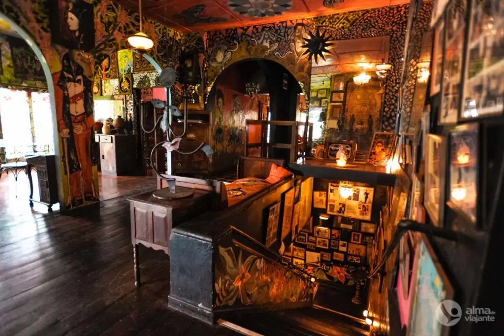 Escaleras en Helga's Folly en Kandy