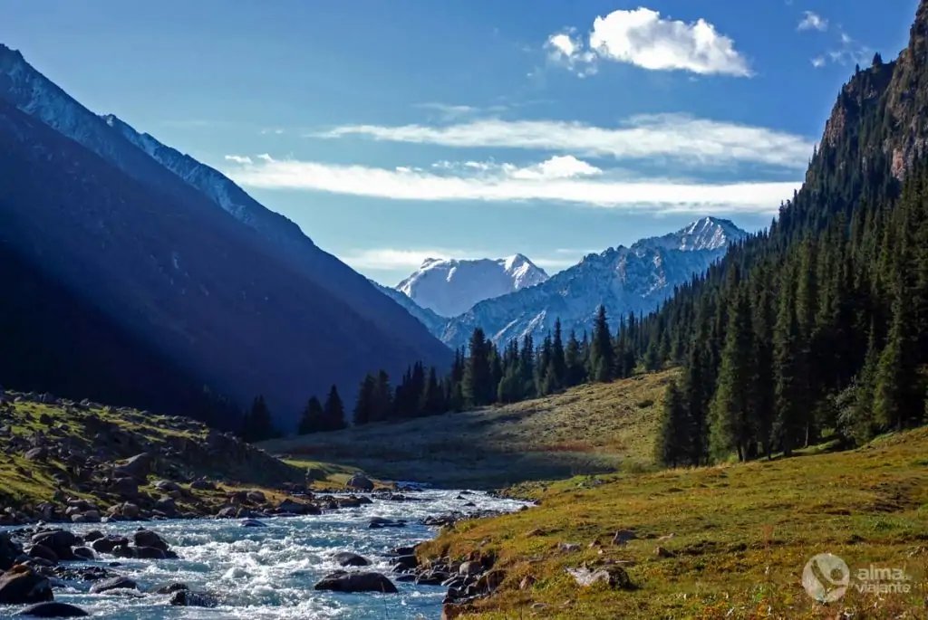 Trekking en las montañas Tien Shan, Kirguistán