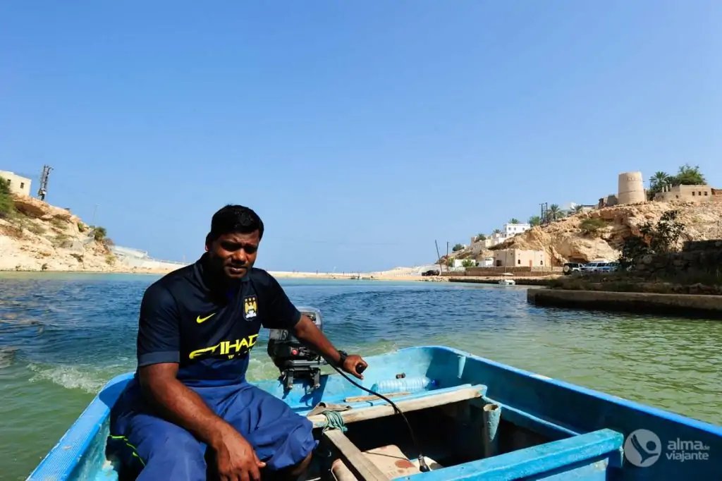 Cruzando el río Wadi Shab