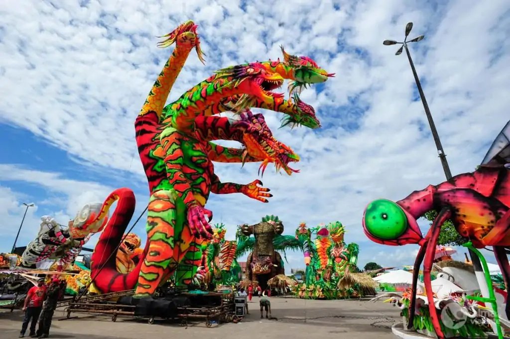 Alegorías del Buey Garantizado en el día de la Fiesta de los Visitantes