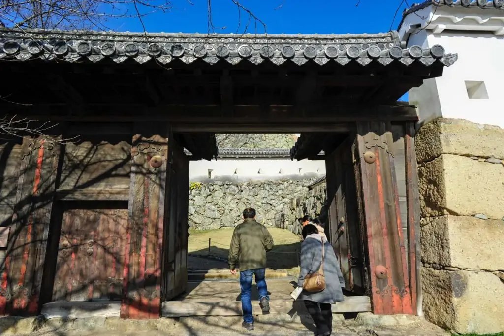 Puerta de entrada al castillo de Himeji