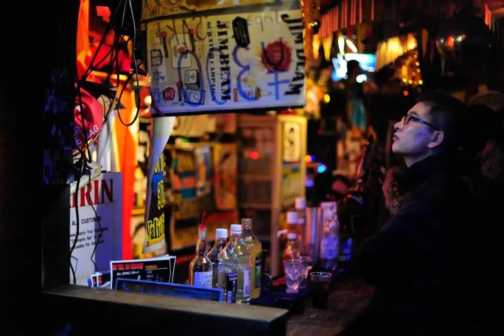 Bar en Golden Gai para japoneses