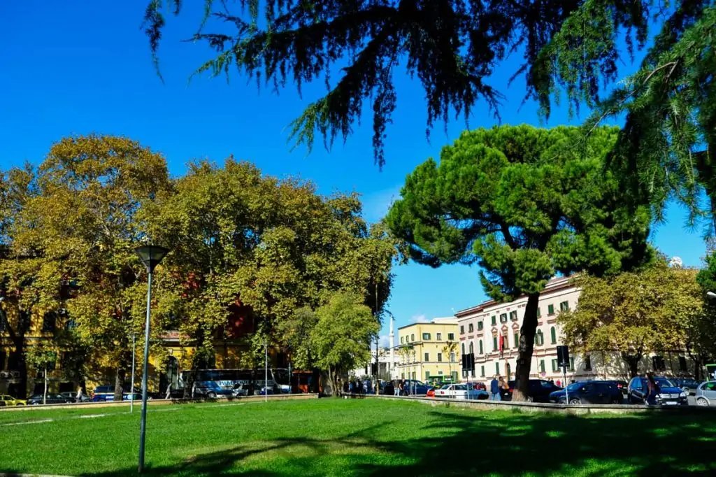 Parque Rinia, Tirana