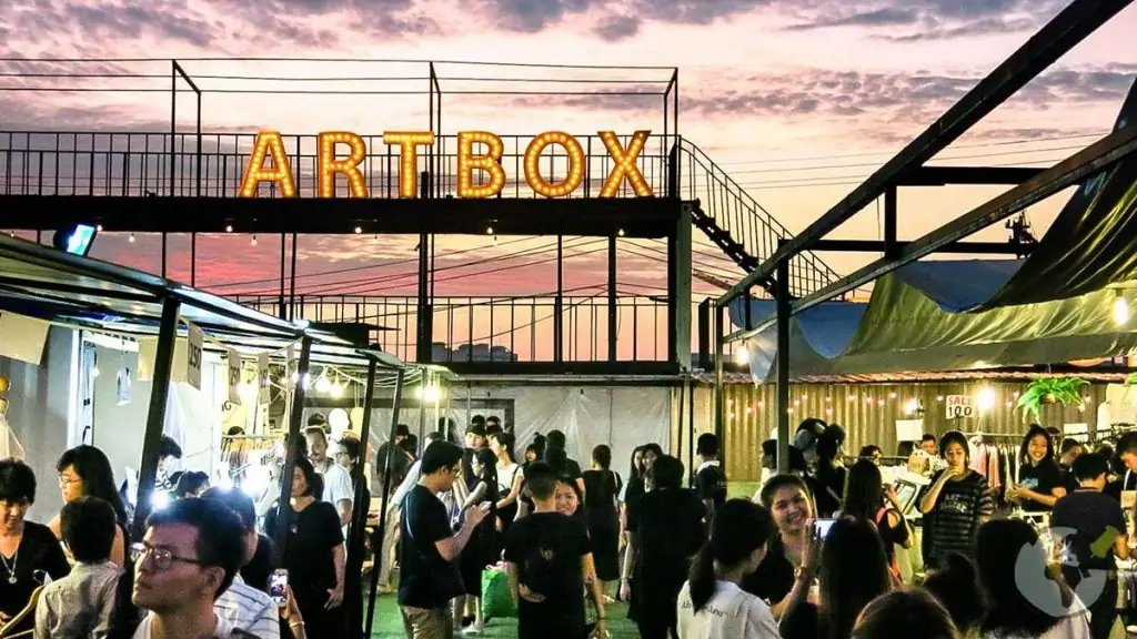 Mercado de cajas de arte en Bangkok