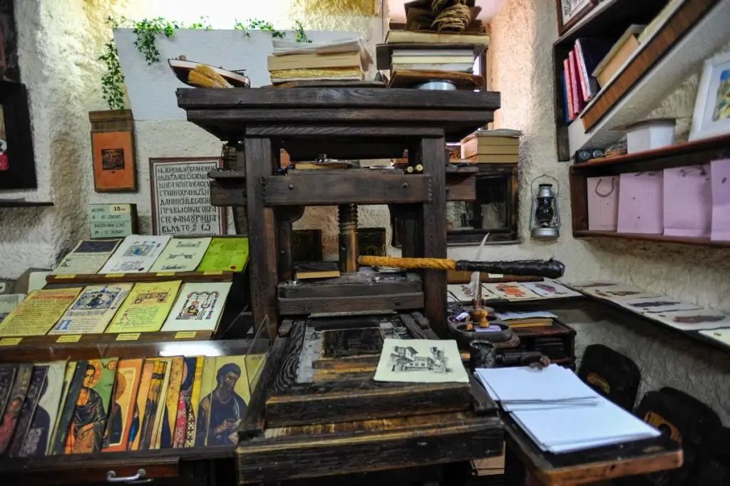 Prensa de tipos móviles inventada por Johannes Gutenberg