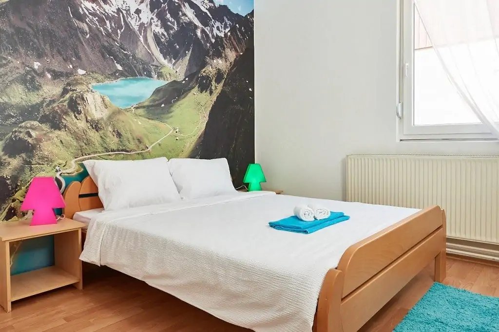 Habitación privada en el albergue.