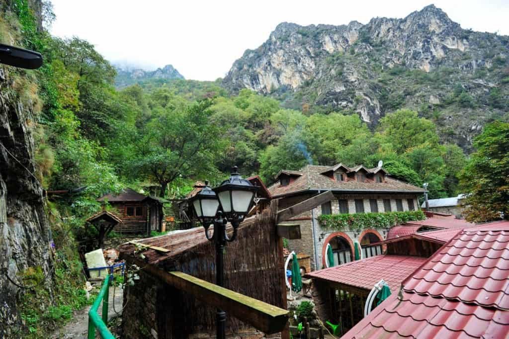 Restaurante en el cañón de Matka, Macedonia