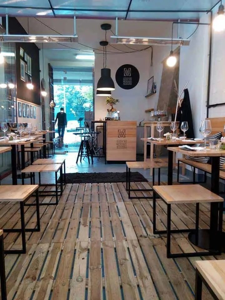 Interior del restaurante Sushi no Mercado