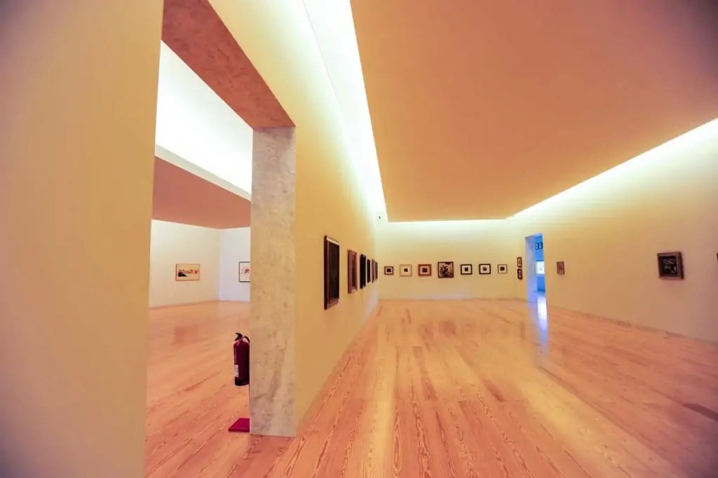Interior del Museo de Arte Contemporáneo de Chaves
