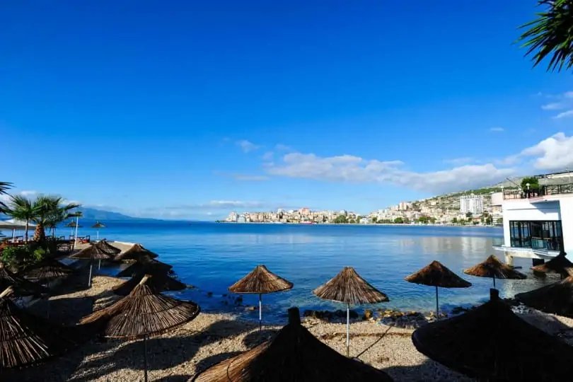 Playa en Saranda, Albania