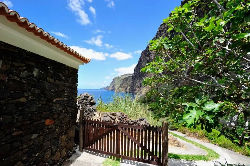 Casas Fajã dos Padres