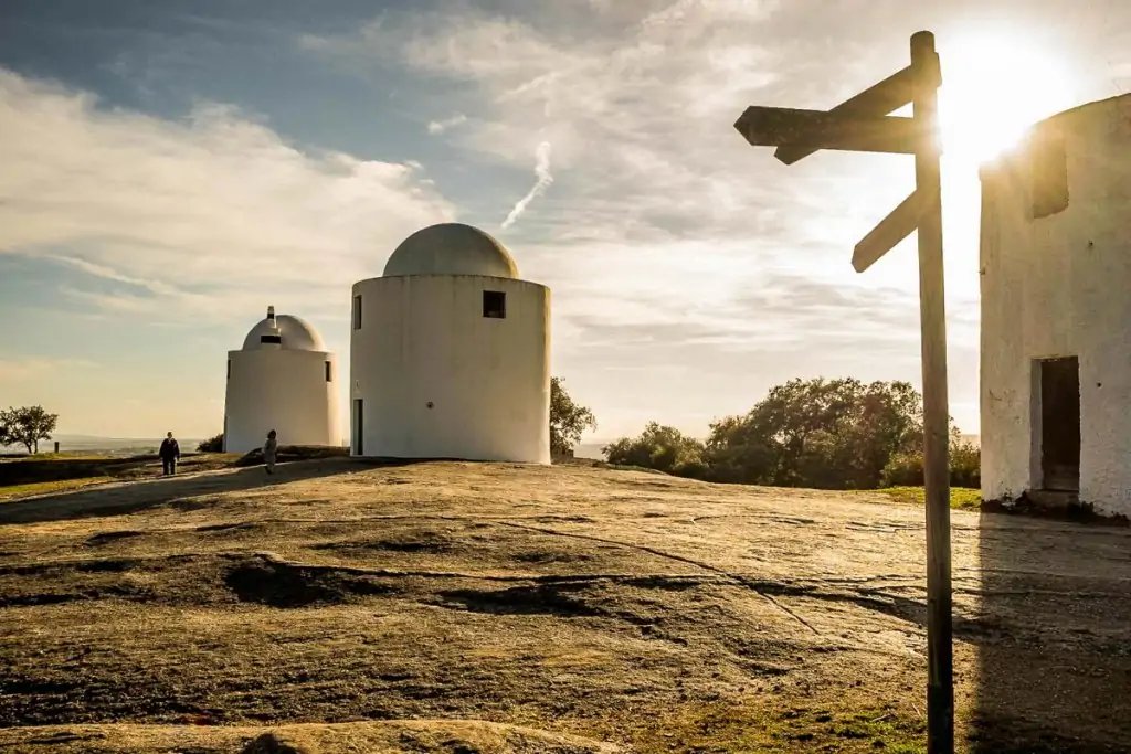 Qué hacer en Évora: visitar Moinhos Alto de São Bento