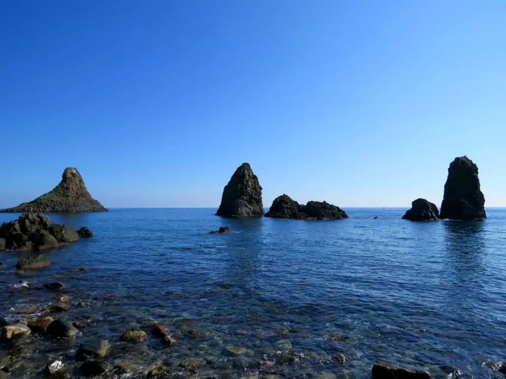 Qué hacer en Sicilia: visitar Farelhões de Acitrezza