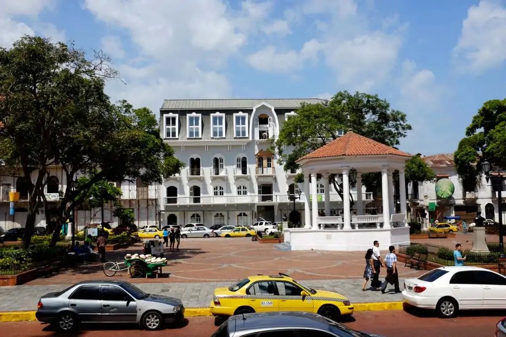 Vista de la Plaza de la Independencia en el centro histórico de la Ciudad de Panamá
