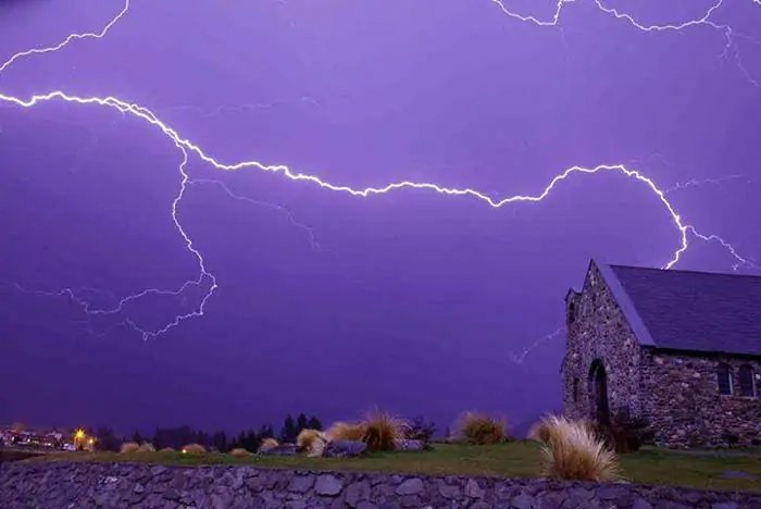 Tormenta en el lago Tekapo