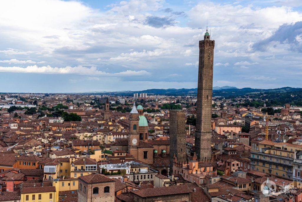 El centro histórico de Bolonia fotografiado desde lo alto de la Torre Prendiparte