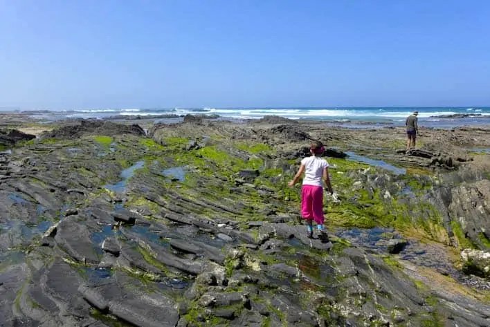 Niños en la playa de Carriagem