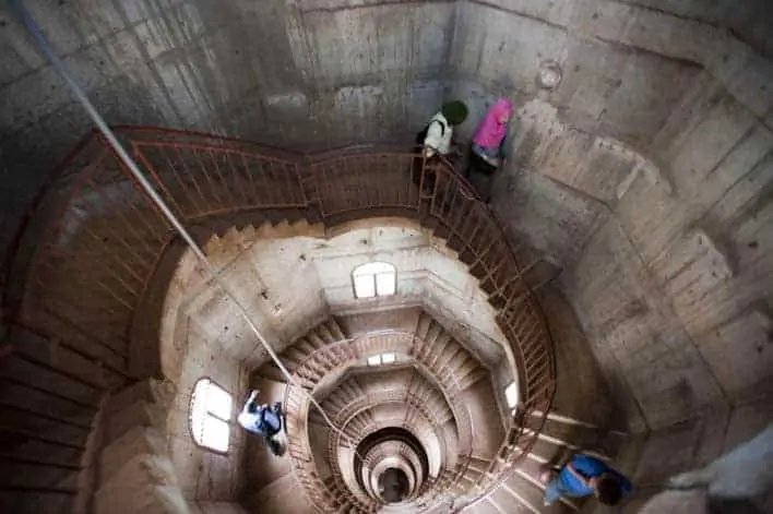 Interior del minarete de la Mezquita Nacional, Kampala