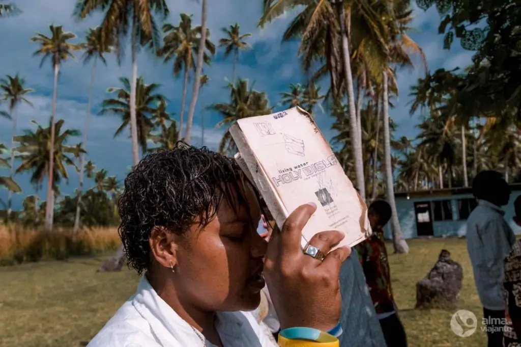 Misa dominical en Nakula, Fiji