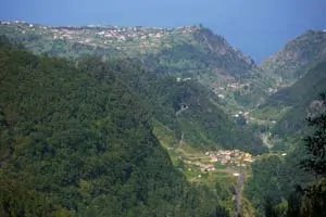 Vista durante la caminata hacia Caldeirão Verde