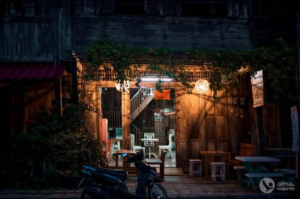 Vivir en Koh Lanta: casa de madera